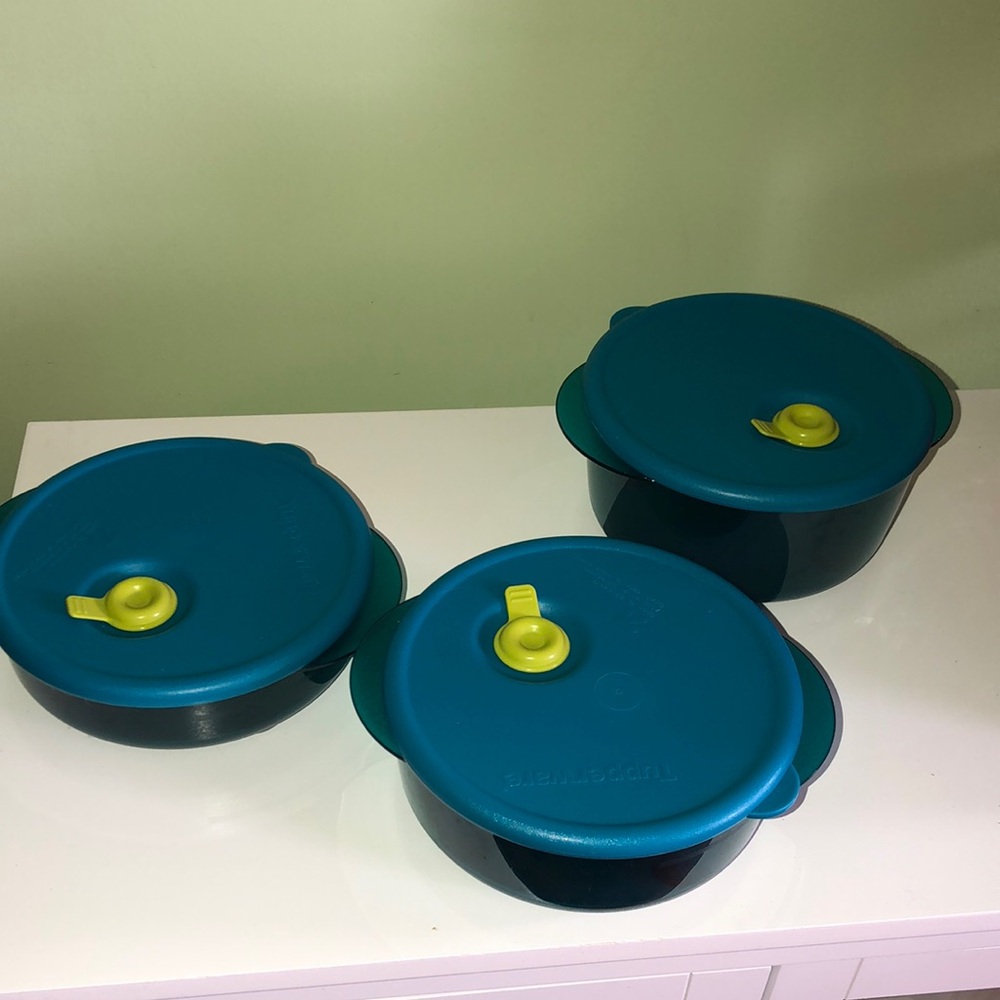 Blue and Yellow Food Storage Containers